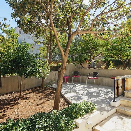 Villa Bua - Beautiful Seafront Apartments Trogir Eksteriør billede