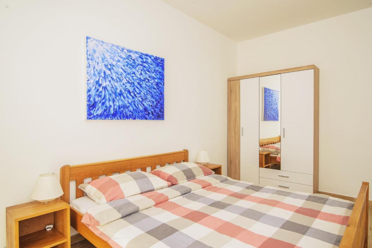 Villa Bua - Beautiful Seafront Apartments Trogir Eksteriør billede