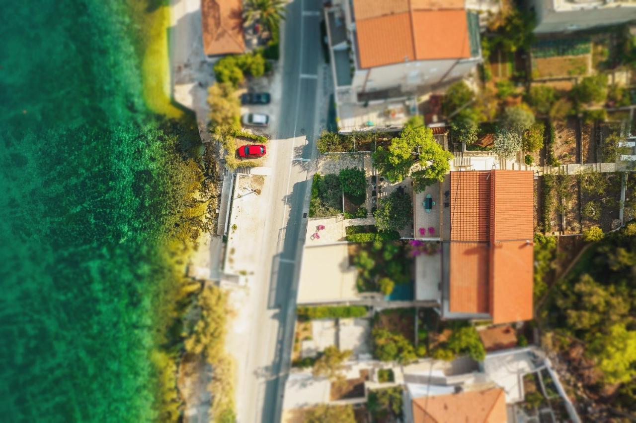 Villa Bua - Beautiful Seafront Apartments Trogir Eksteriør billede