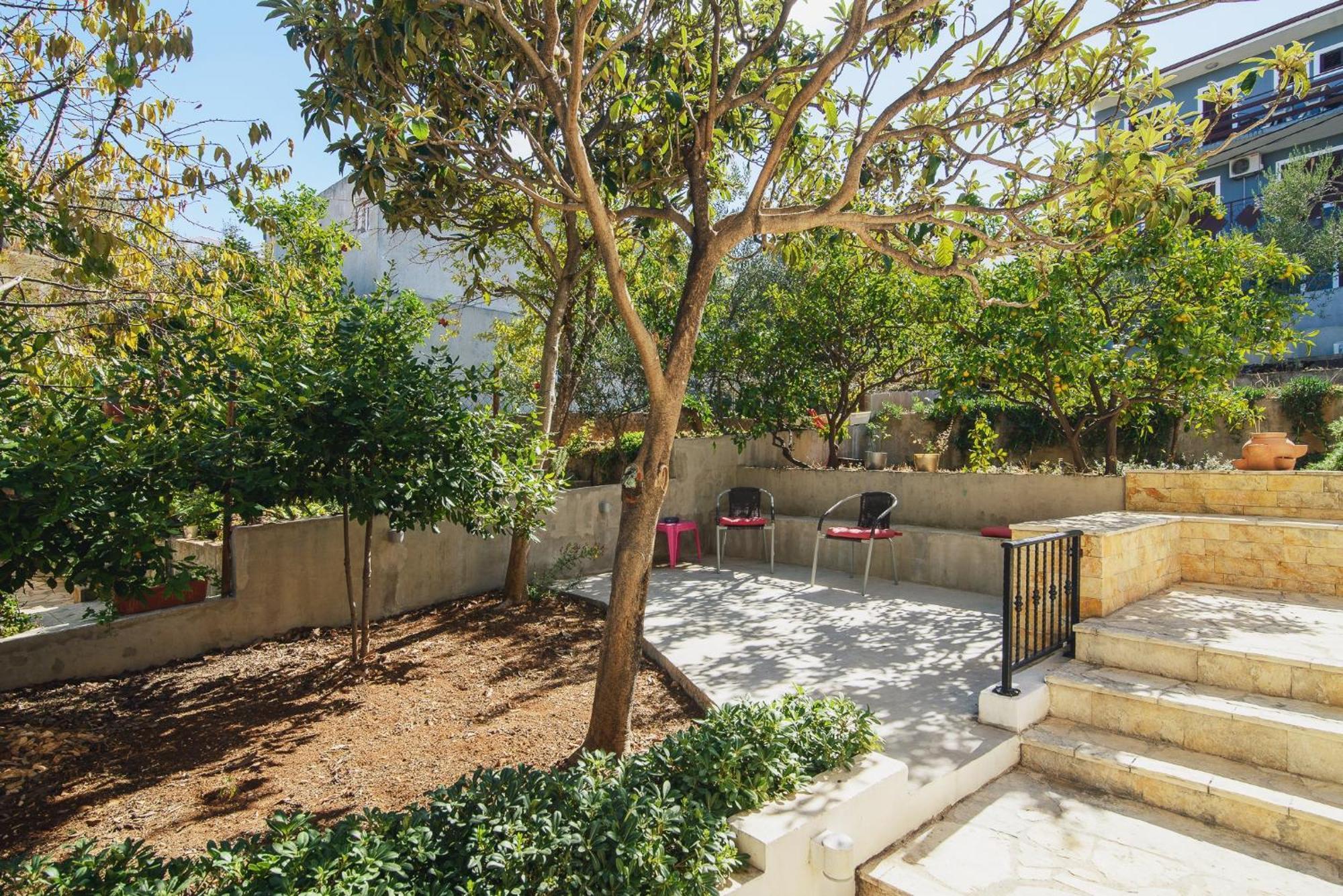 Villa Bua - Beautiful Seafront Apartments Trogir Eksteriør billede
