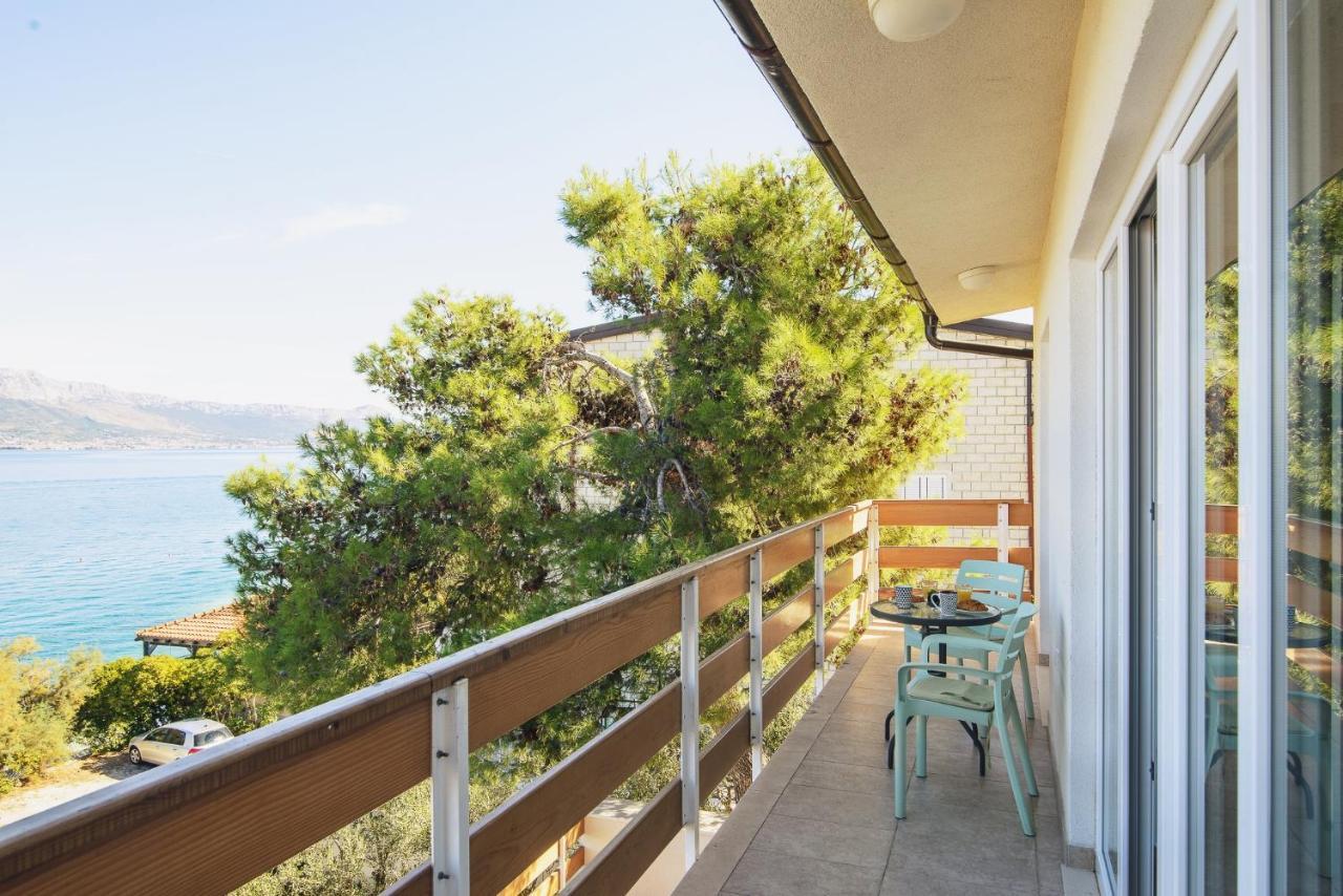 Villa Bua - Beautiful Seafront Apartments Trogir Eksteriør billede