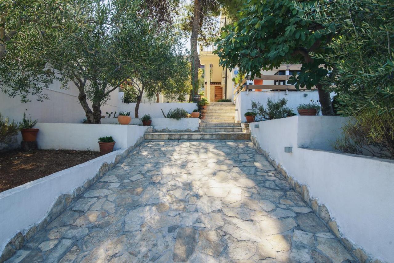 Villa Bua - Beautiful Seafront Apartments Trogir Eksteriør billede